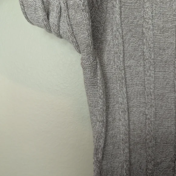 Cable & Gauge Women's Beige Sweater - Picture 5 of 12